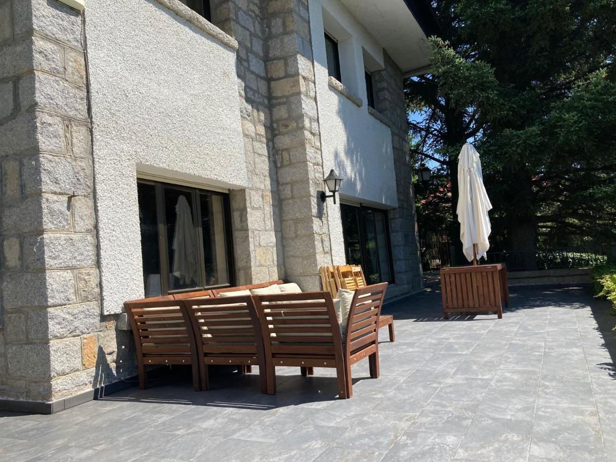 Los Cedros, Gran Chalet Con Piscina Y Apartamento En Navacerrada Villa Dış mekan fotoğraf