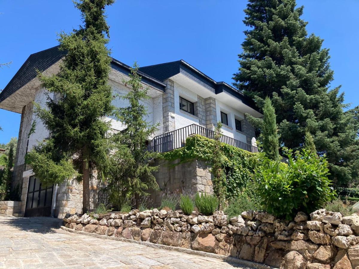 Los Cedros, Gran Chalet Con Piscina Y Apartamento En Navacerrada Villa Dış mekan fotoğraf