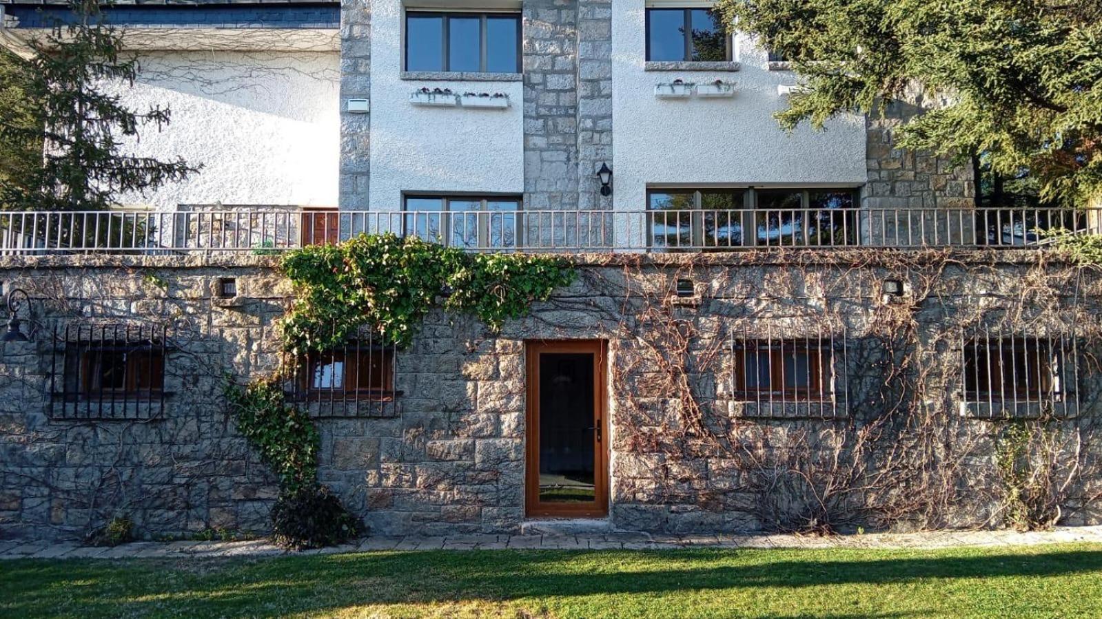 Los Cedros, Gran Chalet Con Piscina Y Apartamento En Navacerrada Villa Dış mekan fotoğraf